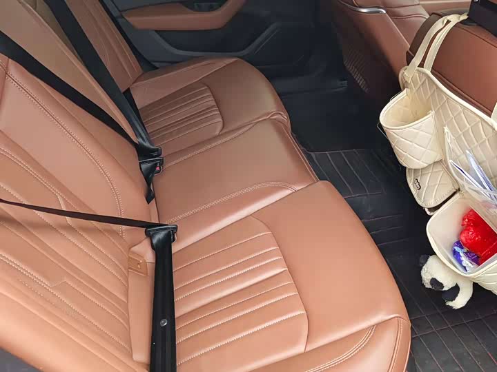 Фото 4 - Audi A6L