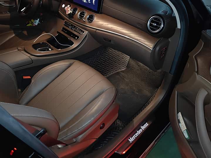 Фото 6 - Mercedes-Benz E-Class