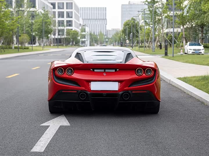 Фото 5 - Ferrari F8