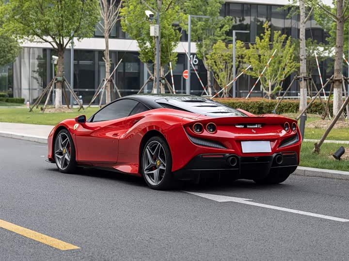 Фото 6 - Ferrari F8