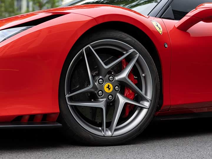 Фото 7 - Ferrari F8