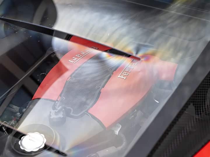 Фото 8 - Ferrari F8