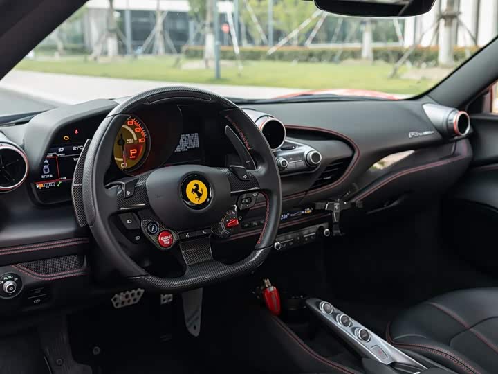 Фото 9 - Ferrari F8