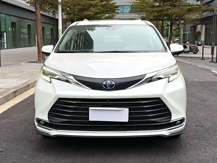 Фото 2 - Toyota Sienna