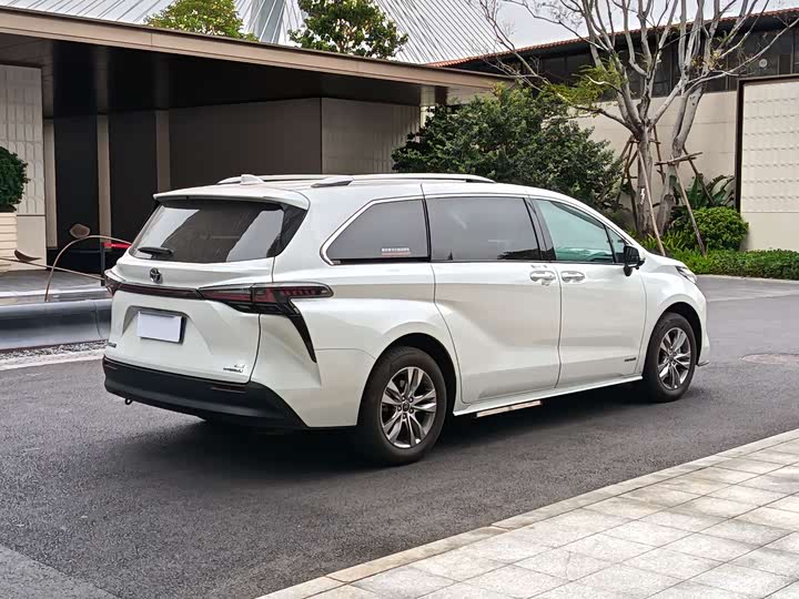 Фото 3 - Toyota Sienna