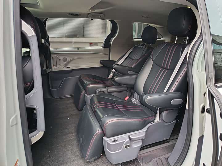 Фото 6 - Toyota Sienna