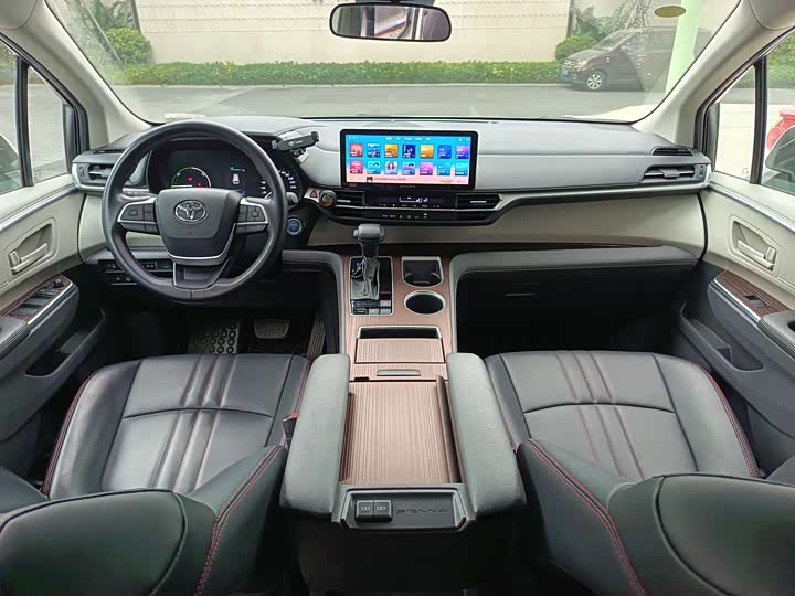 Фото 7 - Toyota Sienna