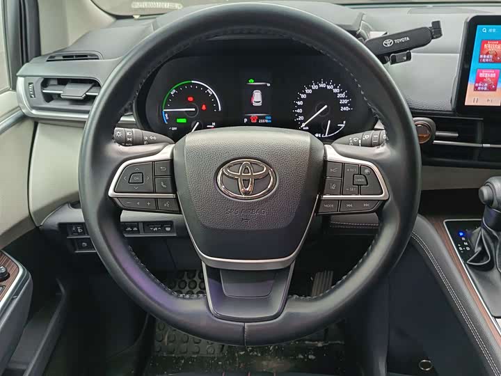 Фото 8 - Toyota Sienna
