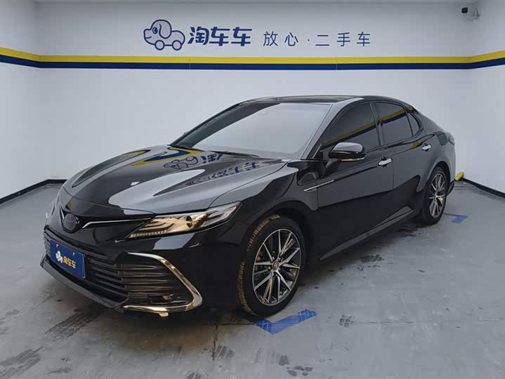 Фото 1 - Toyota Camry