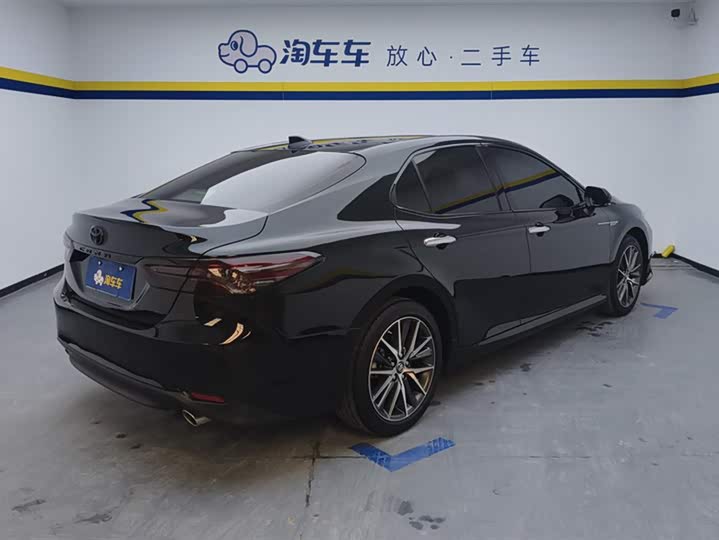 Фото 3 - Toyota Camry