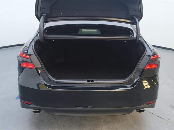 Фото 4 - Toyota Camry