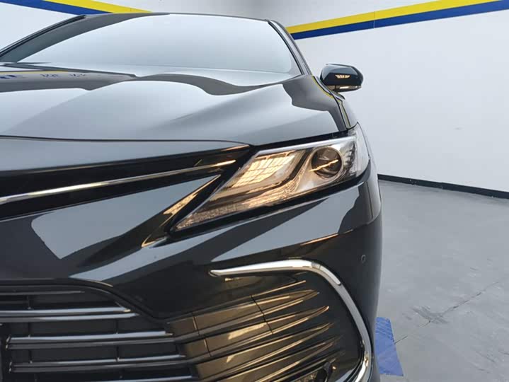 Фото 5 - Toyota Camry