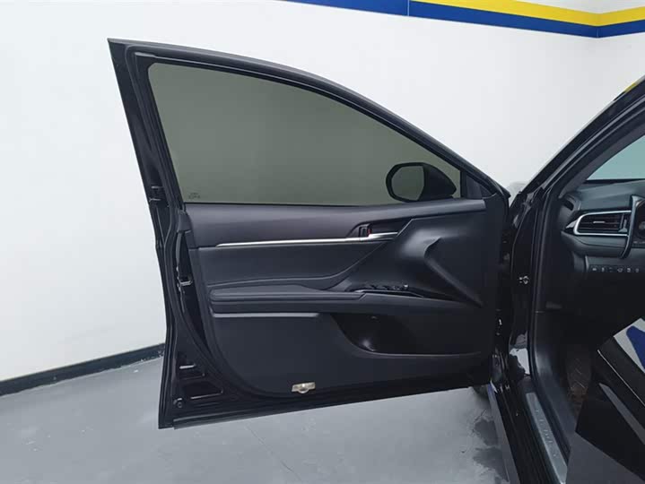 Фото 7 - Toyota Camry