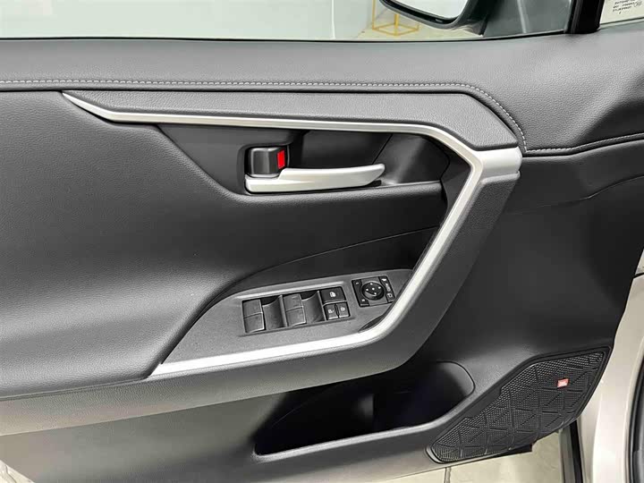 Фото 8 - Toyota Wildlander