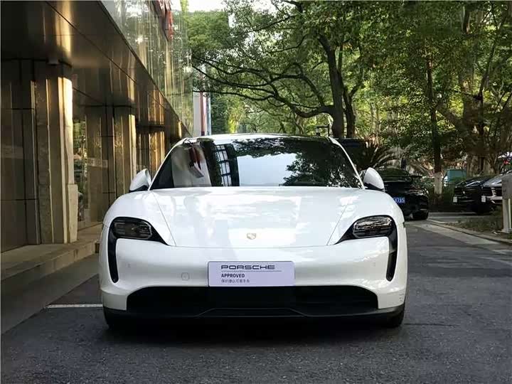 Фото 2 - Porsche Taycan