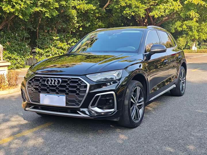 Фото 1 - Audi Q5L