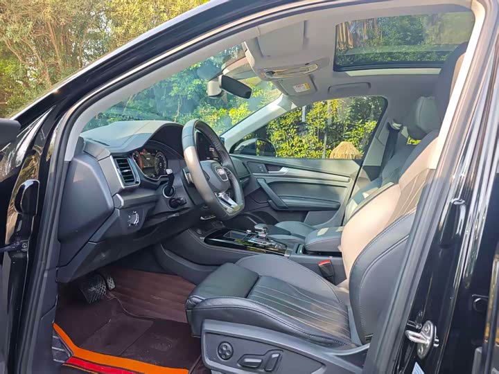 Фото 6 - Audi Q5L