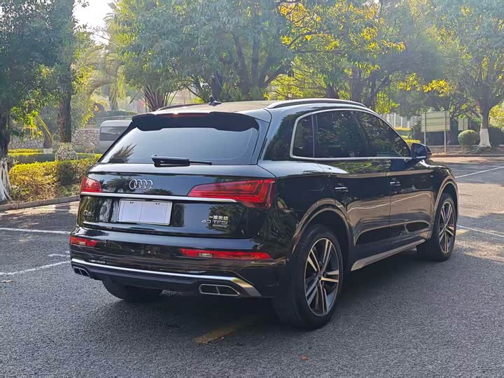 Фото 7 - Audi Q5L