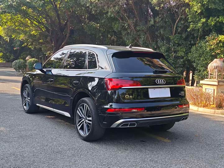Фото 9 - Audi Q5L