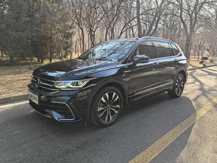 Фото 3 - Volkswagen Tiguan L Pro