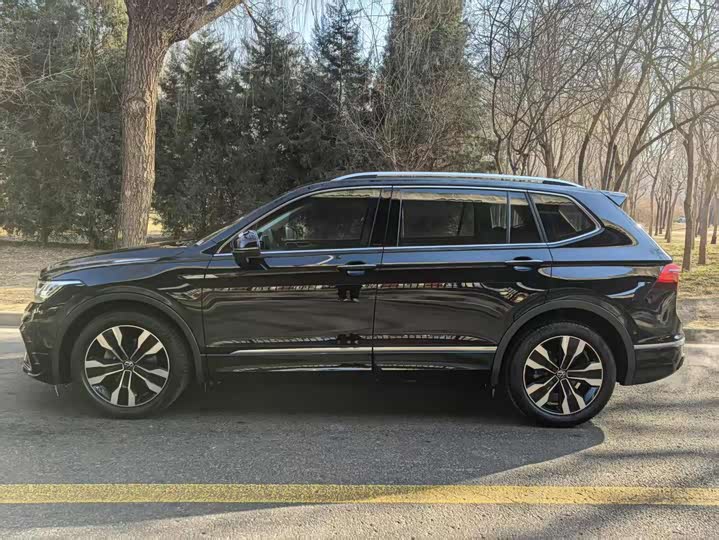 Фото 4 - Volkswagen Tiguan L Pro