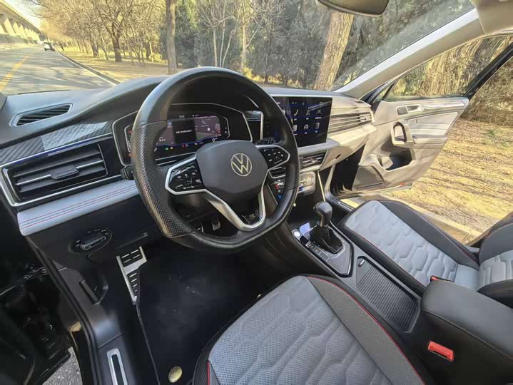 Фото 7 - Volkswagen Tiguan L Pro