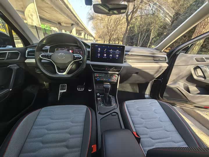 Фото 8 - Volkswagen Tiguan L Pro