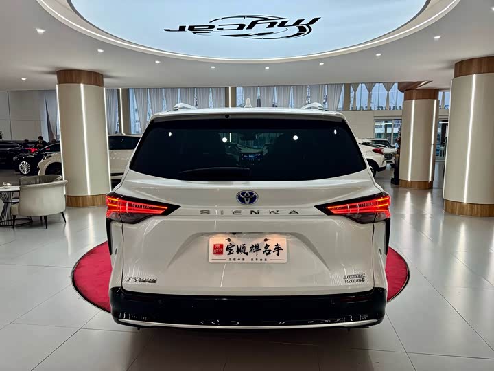 Фото 6 - Toyota Sienna