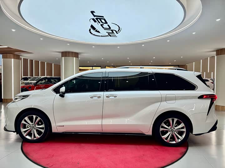 Фото 8 - Toyota Sienna