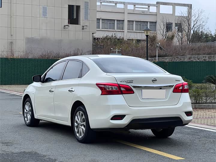 Фото 4 - Nissan Sylphy