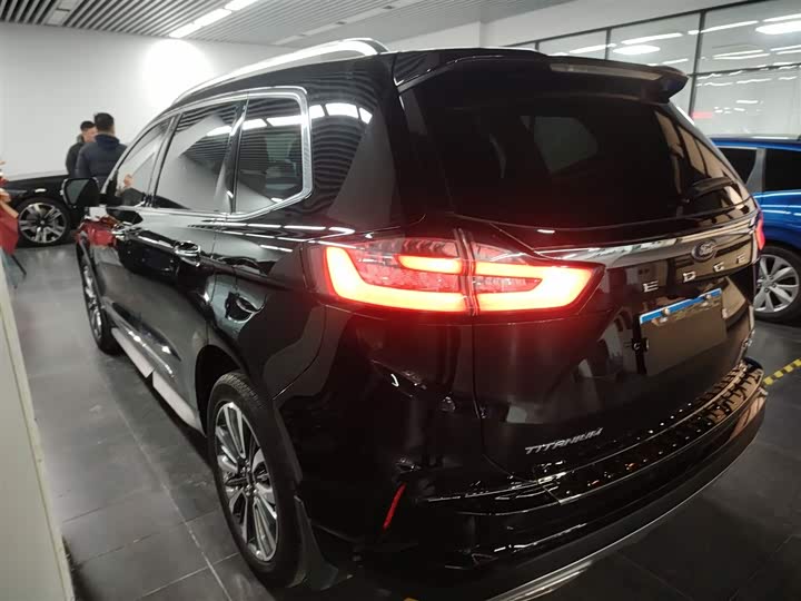 Фото 4 - Ford Edge