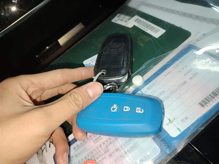 Фото 8 - Ford Edge