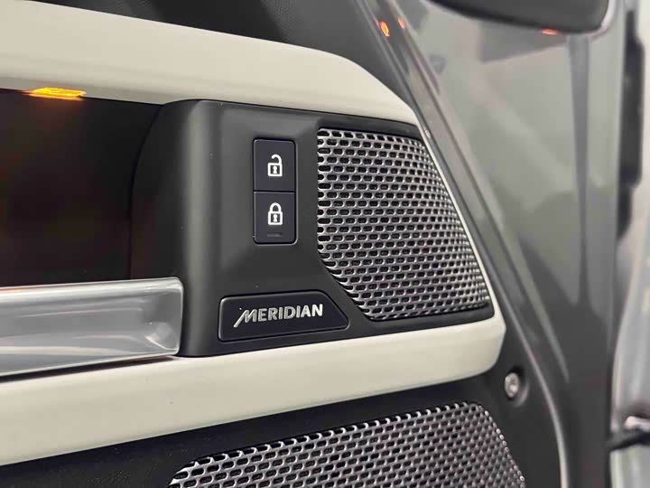 Фото 6 - Land Rover Defender