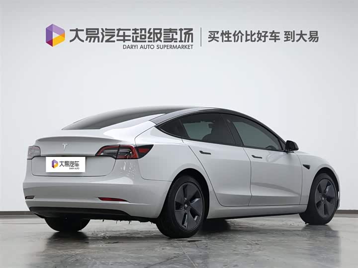 Фото 3 - Tesla Model 3