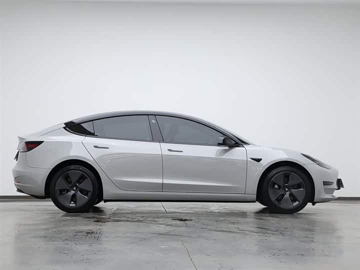 Фото 6 - Tesla Model 3