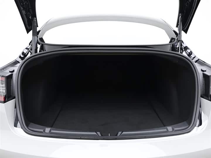 Фото 8 - Tesla Model 3