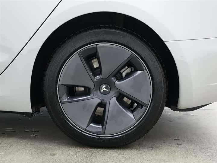 Фото 9 - Tesla Model 3