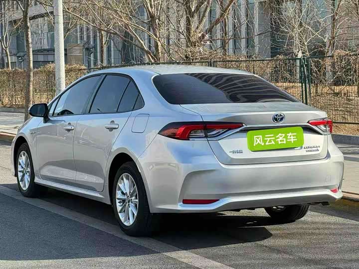 Фото 2 - Toyota Corolla