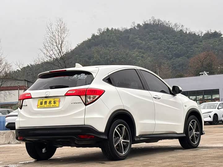 Фото 4 - Honda Vezel