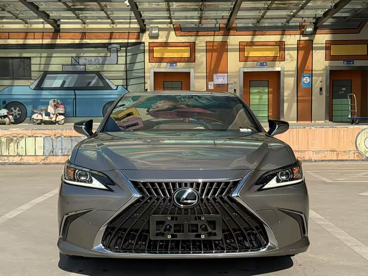 Фото 2 - Lexus ES