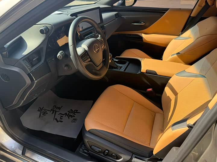 Фото 4 - Lexus ES