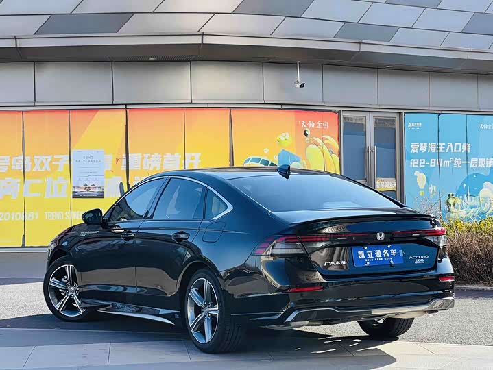 Фото 4 - Honda Accord