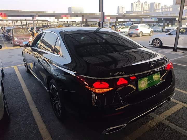 Фото 5 - Mercedes-Benz E-Class