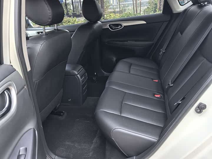 Фото 7 - Nissan Sylphy