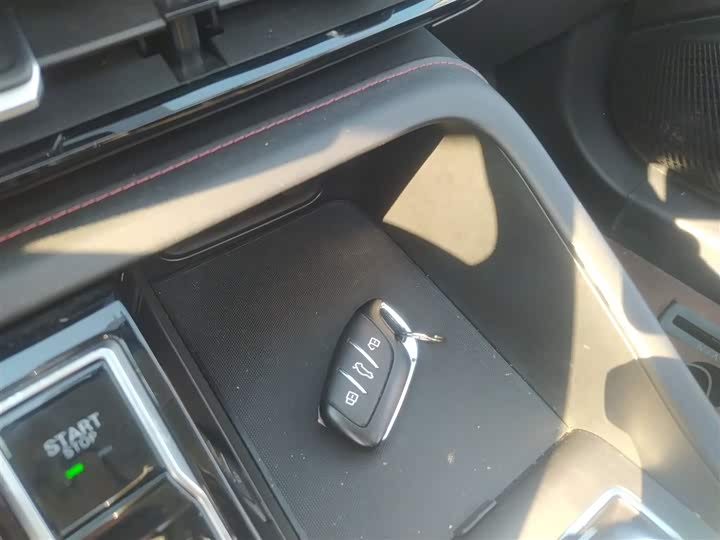 Фото 9 - Roewe i5