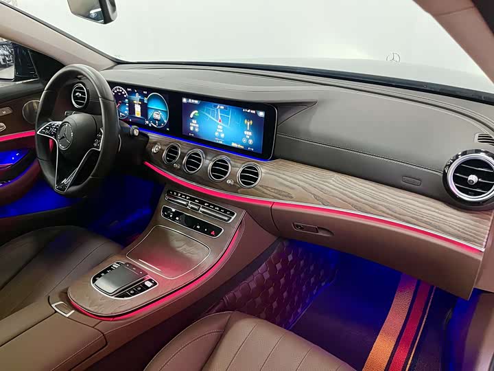 Фото 7 - Mercedes-Benz E-Class