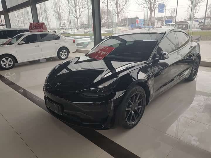 Фото 3 - Tesla Model 3