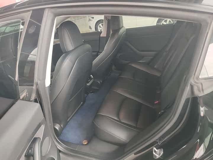 Фото 5 - Tesla Model 3