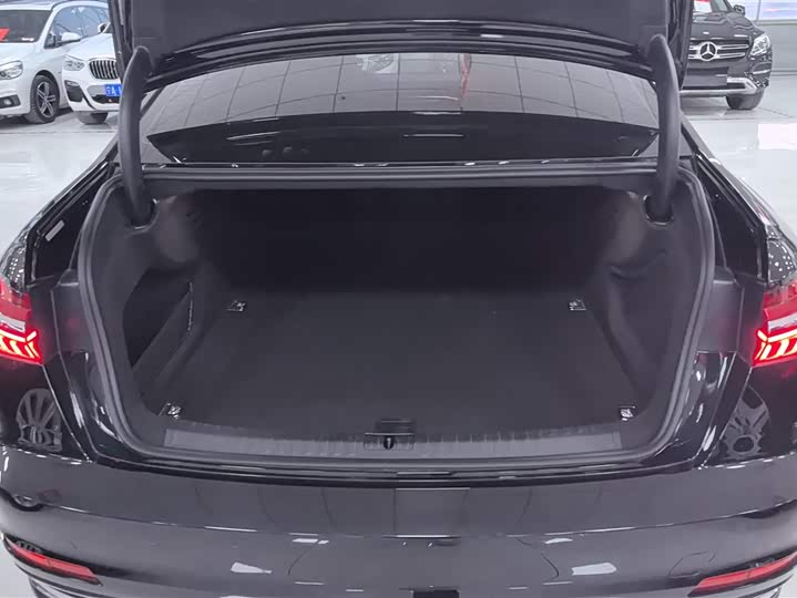 Фото 4 - Audi A6L