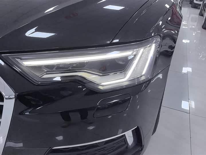 Фото 5 - Audi A6L